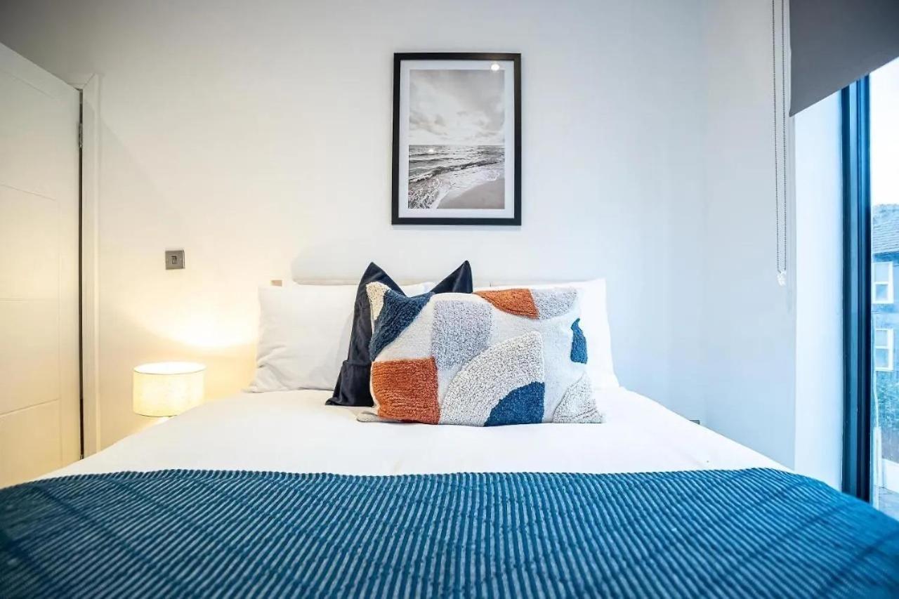 Apartment Amazing 2 Bedrooms I Station I Sleep 6 I Rh1 *