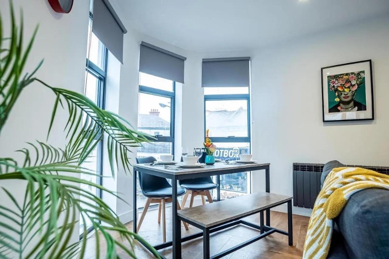 Amazing 2 Bedrooms I Station I Sleep 6 I Rh1 *